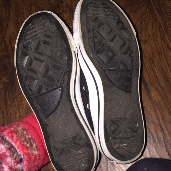 Converse Women’s Size 5 - Picture 6 of 7